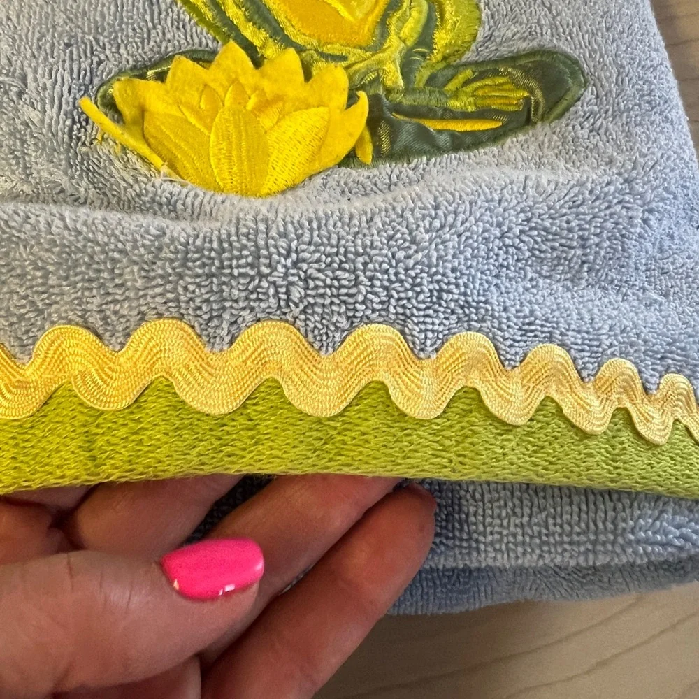 Blue and Yellow Frog Embroidered Bath Towel Set